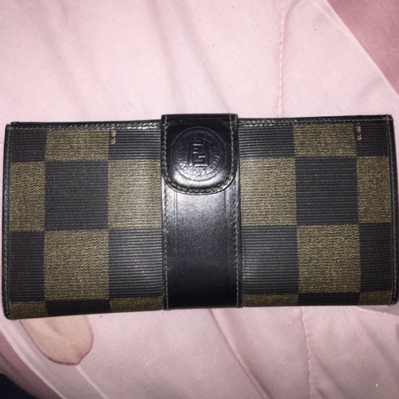 FENDI Wallet Authentic - Picture 2 of 4
